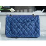 𝐂𝐇𝐀𝐍𝐄𝐋 Classic Flap washed cowhide is made from the most delicate newborn calf Washed fetal cow Small Champagne apricot 🥂