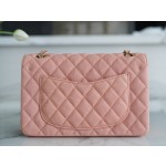 𝐂𝐇𝐀𝐍𝐄𝐋 Classic Flap washed cowhide is made from the most delicate calves just born Washed fetal cow Small Coral Pink🦩