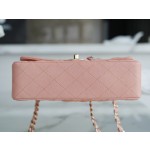 𝐂𝐇𝐀𝐍𝐄𝐋 Classic Flap washed cowhide is made from the most delicate calves just born Washed fetal cow Small Coral Pink🦩