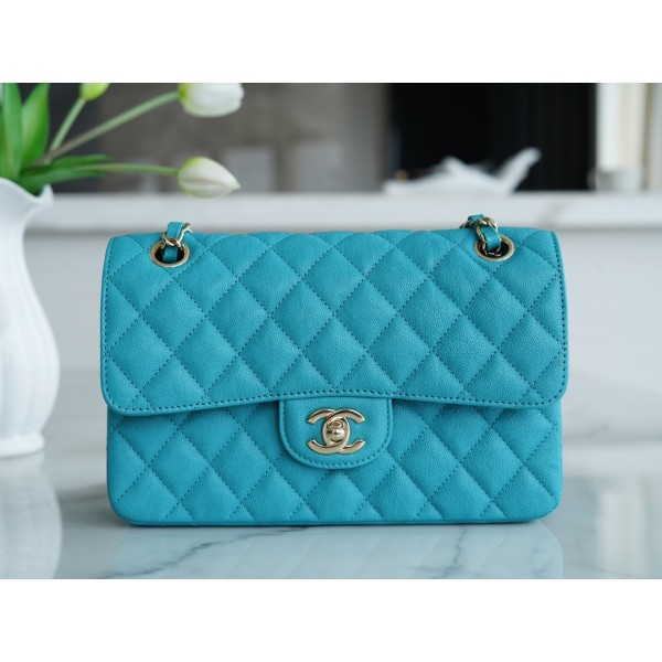 𝐂𝐇𝐀𝐍𝐄𝐋 Classic Flap washed cowhide is made from the most delicate calves just born washed fetal cow small 🦚 peacock blue