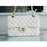 𝐂𝐇𝐀𝐍𝐄𝐋 Classic Flap washed cowhide is made from the most delicate newborn calves washed fetal calf small milkshake white🍦