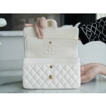 𝐂𝐇𝐀𝐍𝐄𝐋 Classic Flap washed cowhide is made from the most delicate newborn calves washed fetal calf small milkshake white🍦