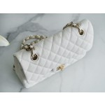 𝐂𝐇𝐀𝐍𝐄𝐋 Classic Flap washed cowhide is made from the most delicate newborn calves washed fetal calf small milkshake white🍦