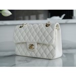 𝐂𝐇𝐀𝐍𝐄𝐋 Classic Flap washed cowhide is made from the most delicate newborn calves washed fetal calf small milkshake white🍦