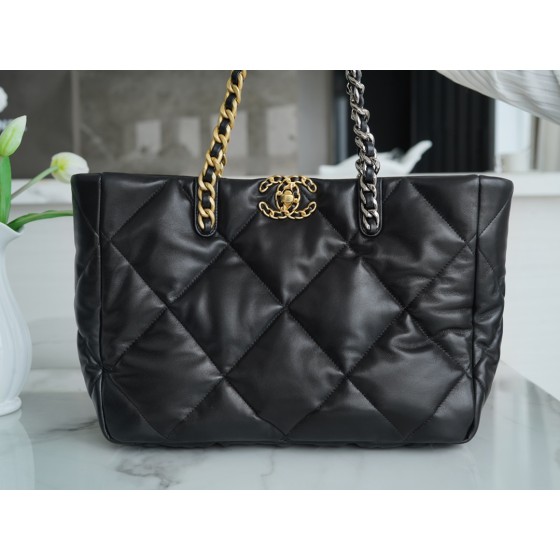 𝗖𝗛𝗔𝗡𝗘𝗟 𝟮𝟮𝗕 19 𝑩𝑨𝑮 𝑻𝒐𝒕𝒆 Italy 🇮🇹 level [box] lambskin 🐑 Genuine Leather Black Gold