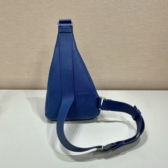 𝐏𝐑𝐀𝐃𝐀  New Chest Bag 2VZ092