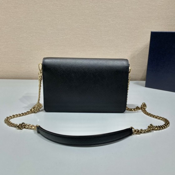 𝐏𝐑𝐀𝐃𝐀 New Crossbody Bag 1BD318