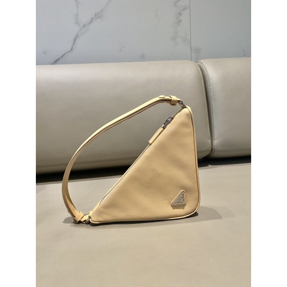𝐏𝐑𝐀𝐃𝐀 Triangular bag 1NQ043