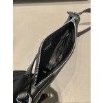 𝐏𝐑𝐀𝐃𝐀 Triangular bag 1NQ043