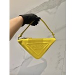 𝐏𝐑𝐀𝐃𝐀 Triangular bag 1NQ043