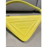 𝐏𝐑𝐀𝐃𝐀 Triangular bag 1NQ043