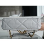 𝗖𝗛𝗔𝗡𝗘𝗟 ❶❾ 𝗕𝗔𝗚 Original lambskin series ❥ Genuine leather ❥ Medium ❥New fall and winter color light gray 🐘