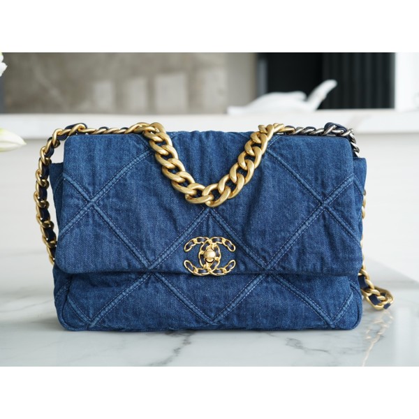 𝗖𝗛𝗔𝗡𝗘𝗟 ❶❾ 𝗕𝗔𝗚 Original denim fabric series ❥ Washed vintage process ❥ Medium ❥ Denim blue 🧢