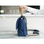 𝗖𝗛𝗔𝗡𝗘𝗟 ❶❾ 𝗕𝗔𝗚 Original denim fabric series ❥ Washed vintage process ❥ Medium ❥ Denim blue 🧢