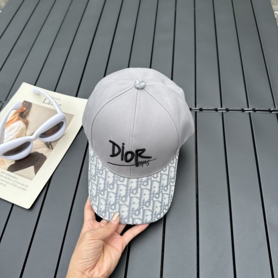 Dior new embroidered letters canvas baseball cap head circumference: 57cm