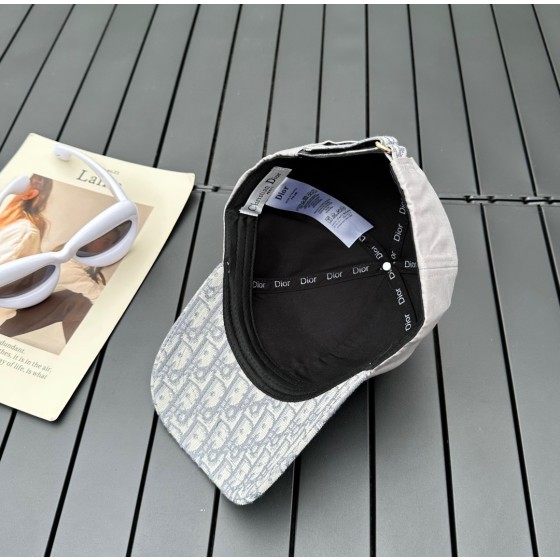 Dior new embroidered letters canvas baseball cap head circumference: 57cm