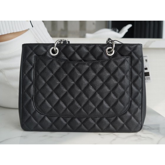 𝐂𝐇𝐀𝐍𝐄𝐋 Classic of 𝑮𝒓𝒂𝒏𝒅 𝑺𝒉𝒐𝒑𝒑𝒊𝒏𝒈 𝑻𝒐𝒕𝒆 (short for ɢsᴛ) 🅶🆂🆃 ✦ Shopping Bag Caviar Black Silver
