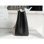 𝐂𝐇𝐀𝐍𝐄𝐋 Classic of 𝑮𝒓𝒂𝒏𝒅 𝑺𝒉𝒐𝒑𝒑𝒊𝒏𝒈 𝑻𝒐𝒕𝒆 (short for ɢsᴛ) 🅶🆂🆃 ✦ Shopping Bag Caviar Black Silver