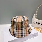 (Burberry) bucket hat
