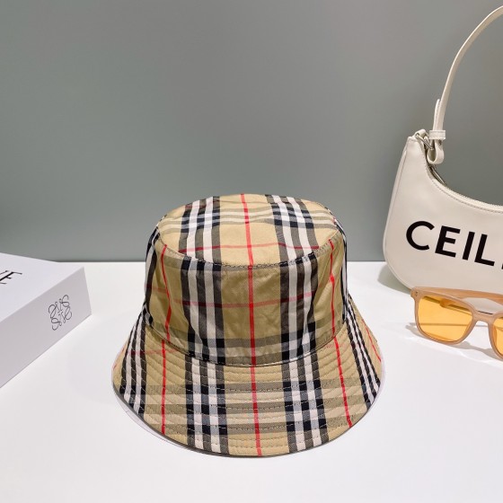 (Burberry) bucket hat