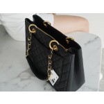 𝐂𝐇𝐀𝐍𝐄𝐋 Classic of 𝑮𝒓𝒂𝒏𝒅 𝑺𝒉𝒐𝒑𝒑𝒊𝒏𝒈 𝑻𝒐𝒕𝒆 (short for ɢsᴛ) 🅶🆂🆃 ✦ Shopping Bag Caviar Black Gold