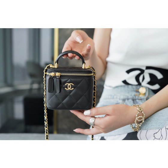 𝗖𝗛𝗔𝗡𝗘𝗟 Spring/Summer 2021 New 𝑴𝒊𝒏𝒊 Box Bag Black