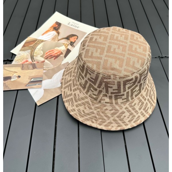 Fendi presbyopic letters 2⃣️ Wearing a fisherman hat