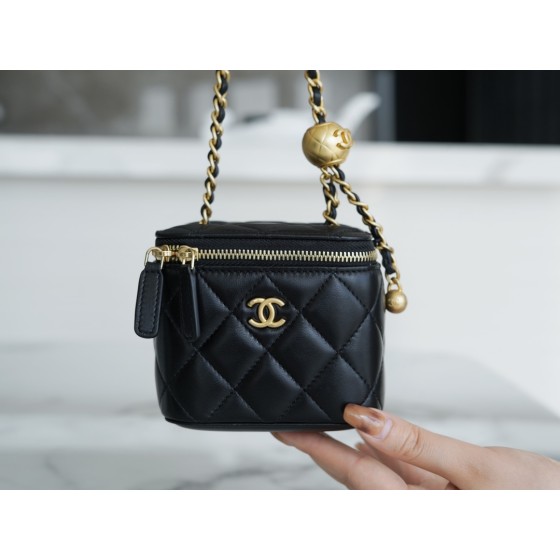 𝗖𝗛𝗔𝗡𝗘𝗟✦Metal Ball Series 𝒎𝒊𝒏𝒊𝒊 Box Bag Black