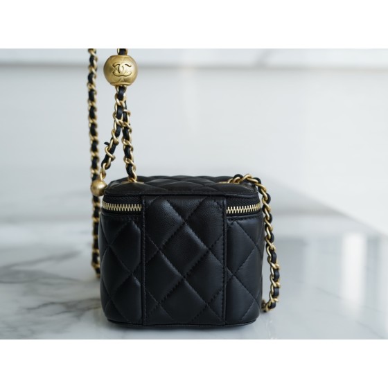 𝗖𝗛𝗔𝗡𝗘𝗟✦Metal Ball Series 𝒎𝒊𝒏𝒊𝒊 Box Bag Black