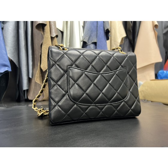 𝗖𝗛𝗔𝗡𝗘𝗟✦ 23p Letter Chain Mouth Flap Bag Genuine Leather