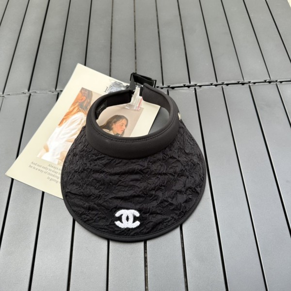 CHANEL empty top hat