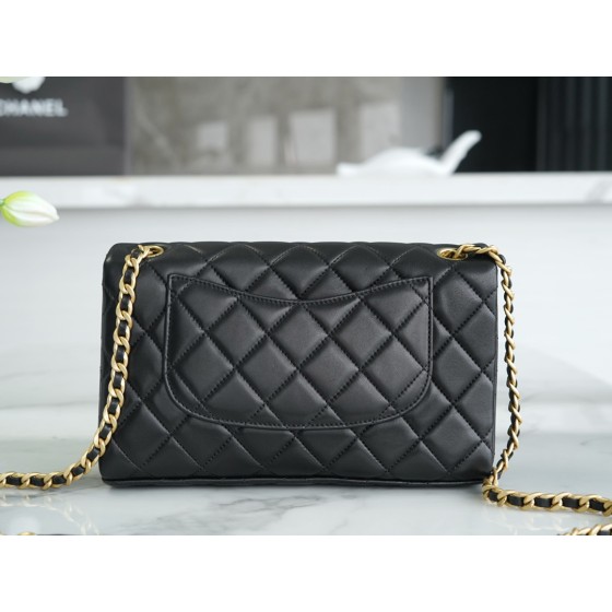 𝗖𝗛𝗔𝗡𝗘𝗟 23p alphabet chain mouth flap bag