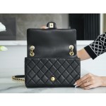 𝗖𝗛𝗔𝗡𝗘𝗟 23p alphabet chain mouth flap bag