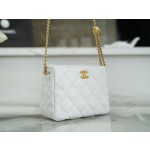 𝗖𝗛𝗔𝗡𝗘𝗟✦ 23P Spring Summer New Love Adjustable Buckle HoBo Bag White