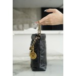 𝗖𝗛𝗔𝗡𝗘𝗟✦ 23S 22Mini pearl chain bag black