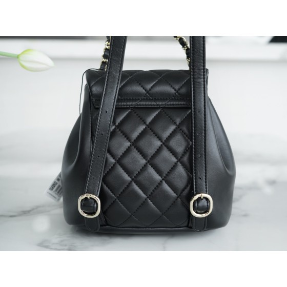 𝗖𝗛𝗔𝗘𝗡𝗟 22 new 𝐃𝐮𝐦𝐚 shoulder bag sheepskin black