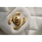 𝗖𝗛𝗔𝗡𝗘𝗟✦𝗖𝗹𝗮𝘀𝘀𝗶𝗰 𝗙𝗹𝗮𝗽 2021 𝗦𝘀 spring and summer new handleℂ𝔽 𝕄𝕚𝕟𝕚 white