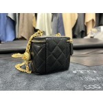 𝗖𝗛𝗔𝗡𝗘𝗟✦  23p love chain small box ❤️ genuine leather