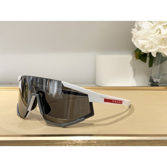 Prada Model SPS04W