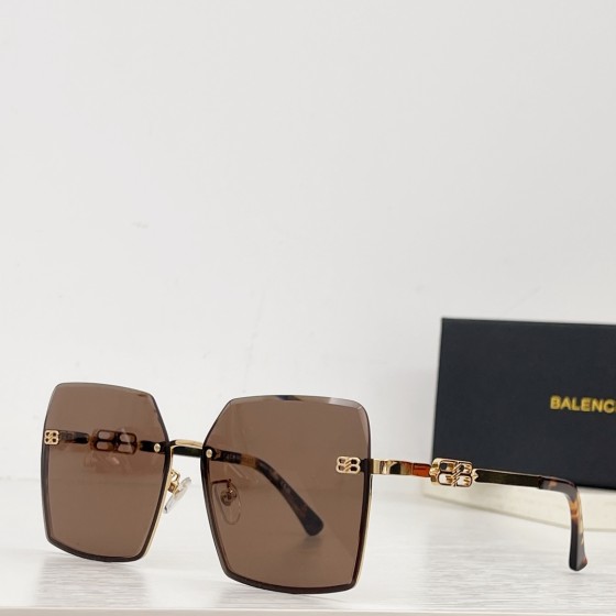 BALENCIAGE MODEL: BB0289S