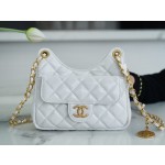 𝗖𝗛𝗔𝗡𝗘𝗟✦23𝑪 Early Spring Resort Collection Bright crinkled calfskin and gold metal Wave bag small white