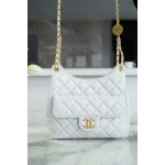 𝗖𝗛𝗔𝗡𝗘𝗟✦23𝑪 Early Spring Resort Collection Bright crinkled calfskin and gold metal Wave bag Medium White