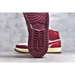 Air Jordan 1 MiD red and white