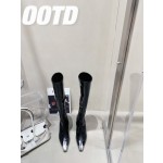 𝙎𝙖𝙞𝙣𝙩 𝙇𝙖𝙪𝙧𝙚𝙣𝙩 | 𝟐𝟎𝟐𝟏/𝐒𝐒 𝐧𝐞𝐰 YSL｜Saint Laurent 2022SS Stretch Patent Leather Boots