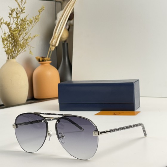 LOUIS VUITTON MODEL：Z1109E