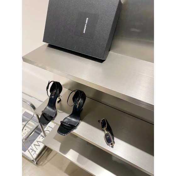 𝙎𝙖𝙞𝙣𝙩 𝙇𝙖𝙪𝙧𝙚𝙣𝙩 | 𝟐𝟎𝟐𝟏/𝐒𝐒 𝐧𝐞𝐰 YSL｜A beautiful classic Alphabet high-heeled sandals