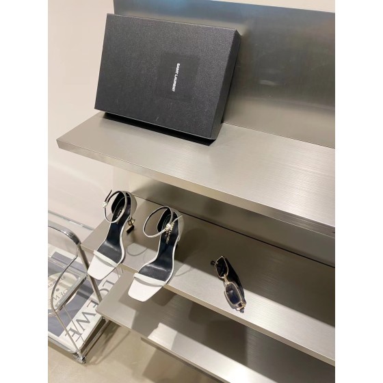 𝙎𝙖𝙞𝙣𝙩 𝙇𝙖𝙪𝙧𝙚𝙣𝙩 | 𝟐𝟎𝟐𝟏/𝐒𝐒 𝐧𝐞𝐰 YSL｜A beautiful classic Alphabet high-heeled sandals