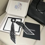 𝐂𝐡𝐚𝐧𝐞𝐥 "Polaroid" 2-in-1 hair tie ➕ribbon 100% silk polka dot black and white