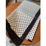 𝐂𝐡𝐚𝐧𝐞𝐥 【Houndstooth Double C Logo】Cashmere Printed Square Scarf
