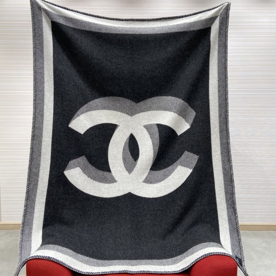 𝐂𝐡𝐚𝐧𝐞𝐥 [Black and gray - blanket]